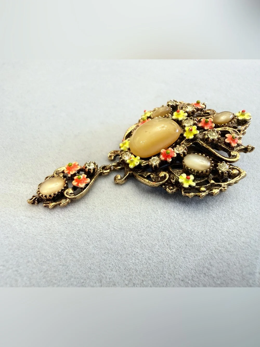Vintage Signed ART Moonglow Cat’s Eye & Enamel Flower Dangle Brooch